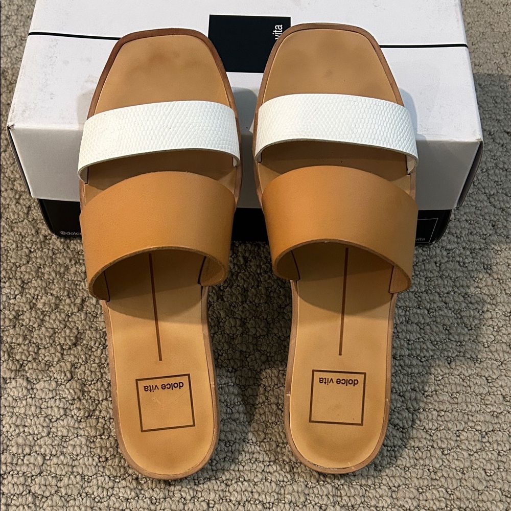 Dolce Vita Women's Tan and White Slide Sandals